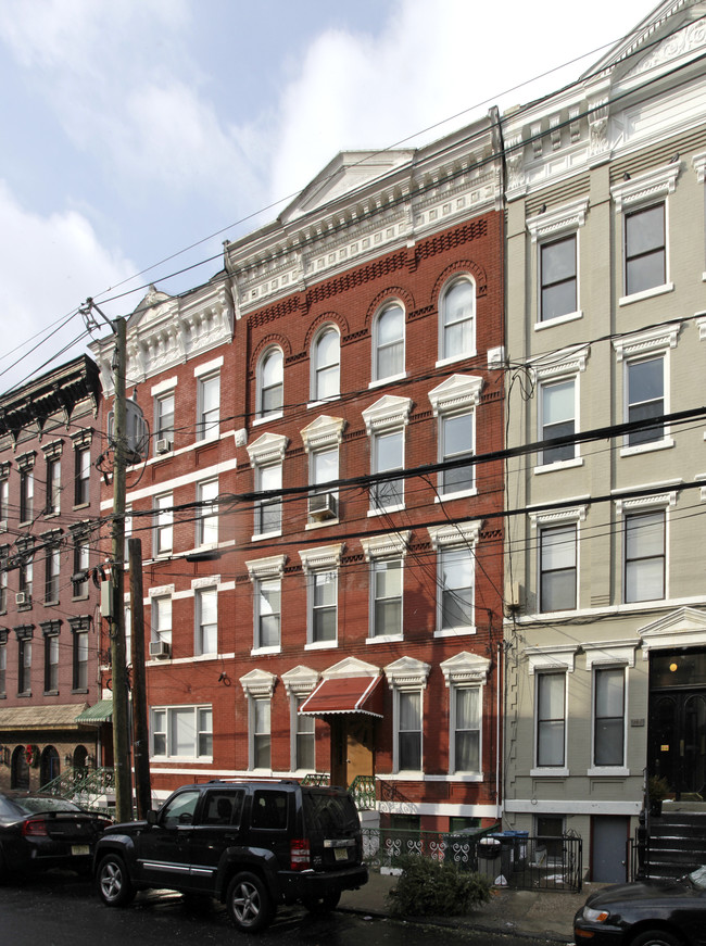 704 Willow Ave in Hoboken, NJ - Building Photo - Building Photo