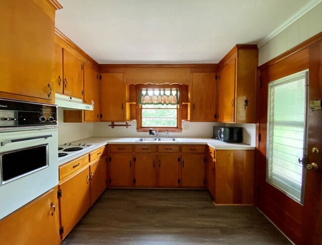 property at 603 S Westover Dr