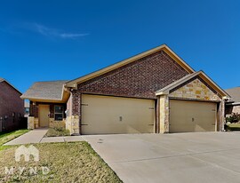 742 Rolling Terrace Cir in Granbury, TX - Building Photo