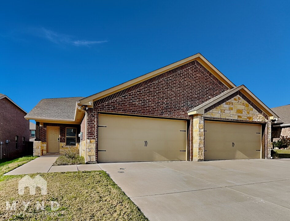 742 Rolling Terrace Cir in Granbury, TX - Building Photo