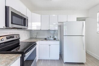 1722 NW 5th St in Miami, FL - Building Photo - Building Photo