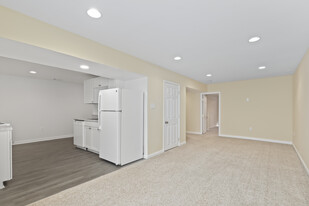 10205 Waterford Dr, Unit Studio in Manassas, VA - Building Photo