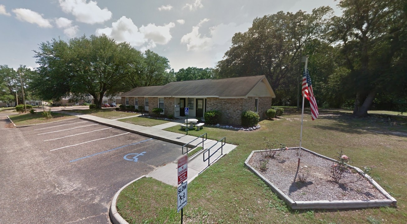 Woodfield Apartments in Opp, AL - Foto de edificio