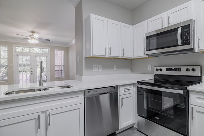5345 W Loop S in Houston, TX - Building Photo - Building Photo