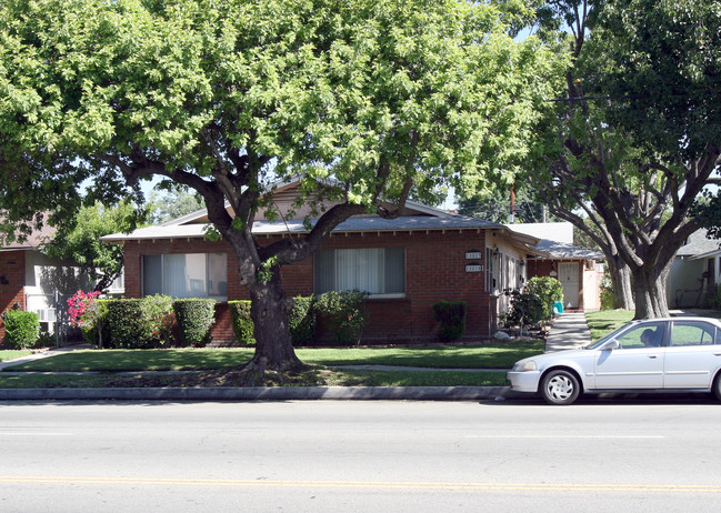 12827 Oxnard St in North Hollywood, CA - Building Photo - Building Photo