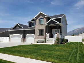 42 E 1825 N in North Ogden, UT - Building Photo - Building Photo