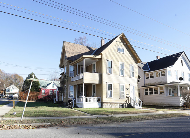 49-51 S Judson St in Gloversville, NY - Foto de edificio - Building Photo