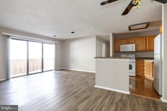 211 Woodhollow Dr in Evesham, NJ - Building Photo - Building Photo