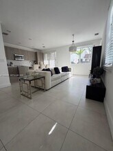 10248 NW 71st Terrace in Doral, FL - Building Photo - Building Photo