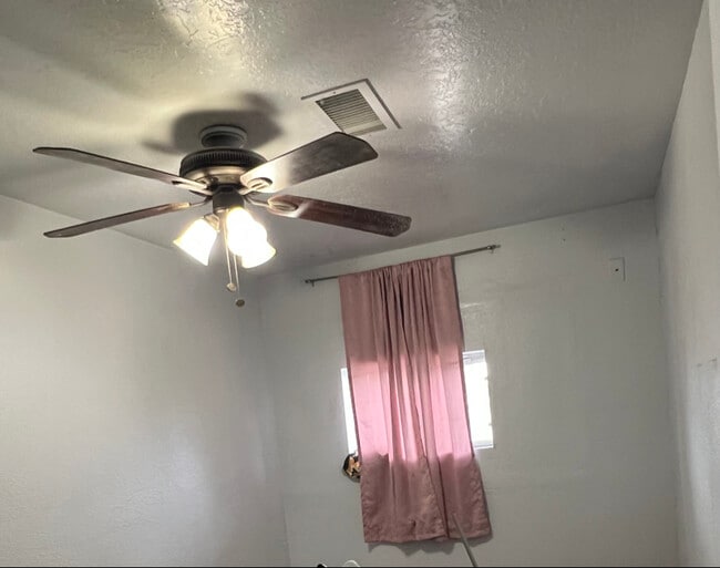 1013 Rancho Rd in Roswell, NM - Foto de edificio - Building Photo