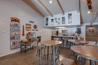 La Estancia Apartment Homes in Tempe, AZ - Foto de edificio - Interior Photo