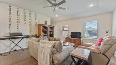 992 E Starling St in Fayetteville, AR - Building Photo - Building Photo