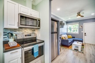 1002 Brothers Ave. in Melbourne, FL - Foto de edificio - Building Photo