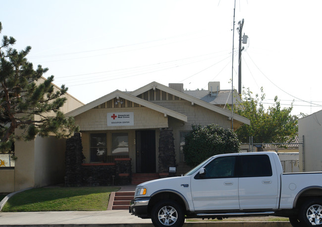 225 18th St in Bakersfield, CA - Foto de edificio - Building Photo