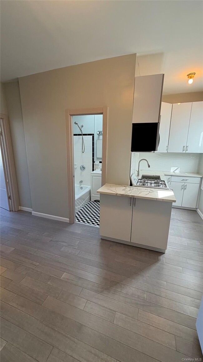 97-16 Metropolitan Ave in Queens, NY - Building Photo - Building Photo