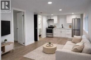 803 King St in Port Colborne, ON - Building Photo