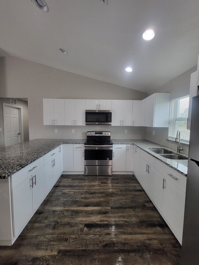 5025 N Dogwood Cir in La Belle, FL - Building Photo - Building Photo
