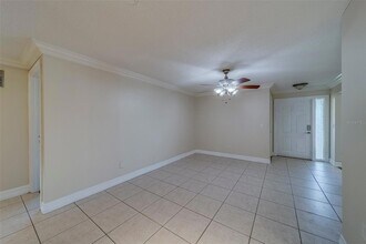 2359 Moore Haven Dr E, Unit 326 in Clearwater, FL - Building Photo - Building Photo