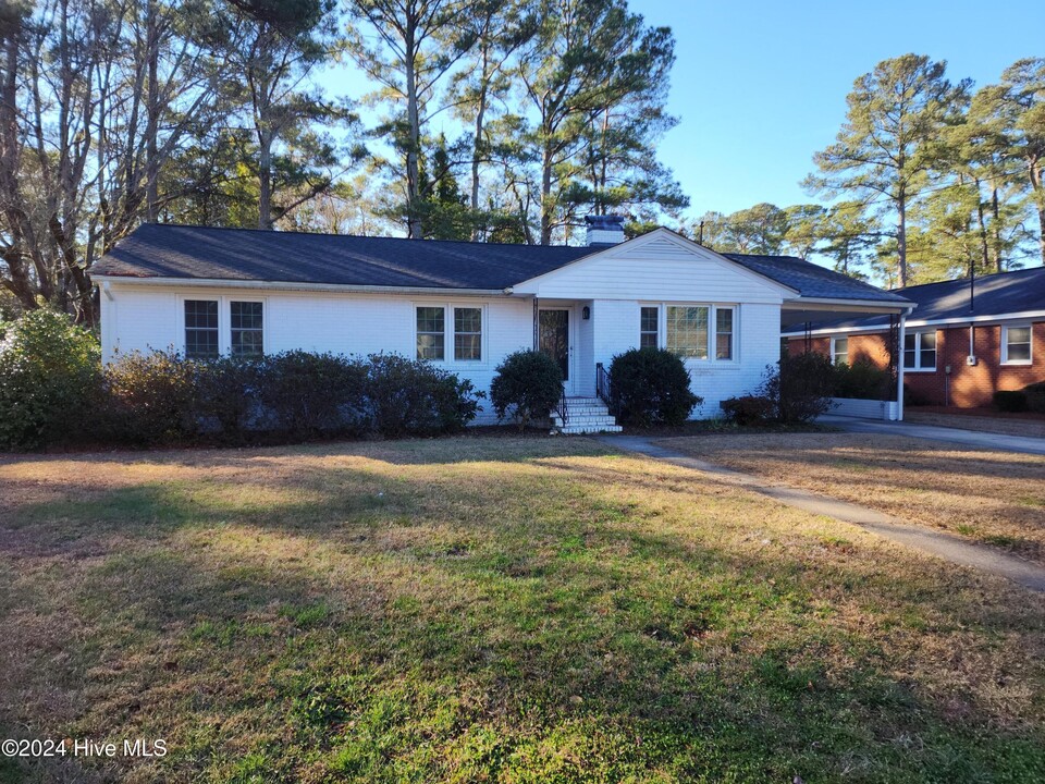 1706 Englewood Dr in Greenville, NC - Building Photo