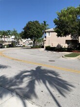 2070 Madeira Dr in Weston, FL - Building Photo - Building Photo