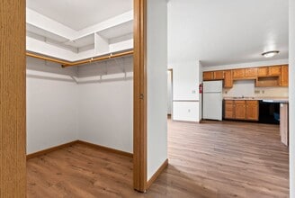 Brook Park Apartments in Green Bay, WI - Foto de edificio - Building Photo