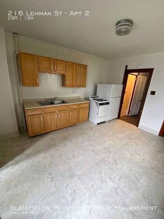 216 Lehman St-Unit -Apt 2 in Lebanon, PA - Building Photo