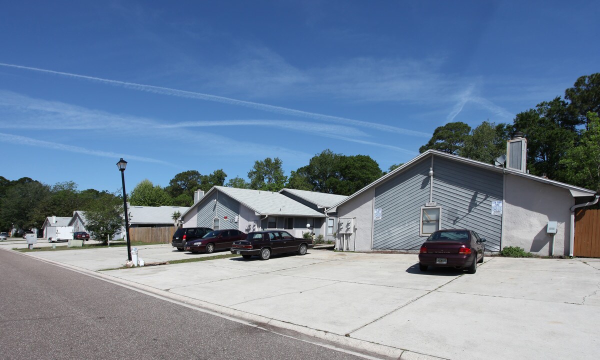 Indian Lakes Apartments in Jacksonville, FL - Building Photo