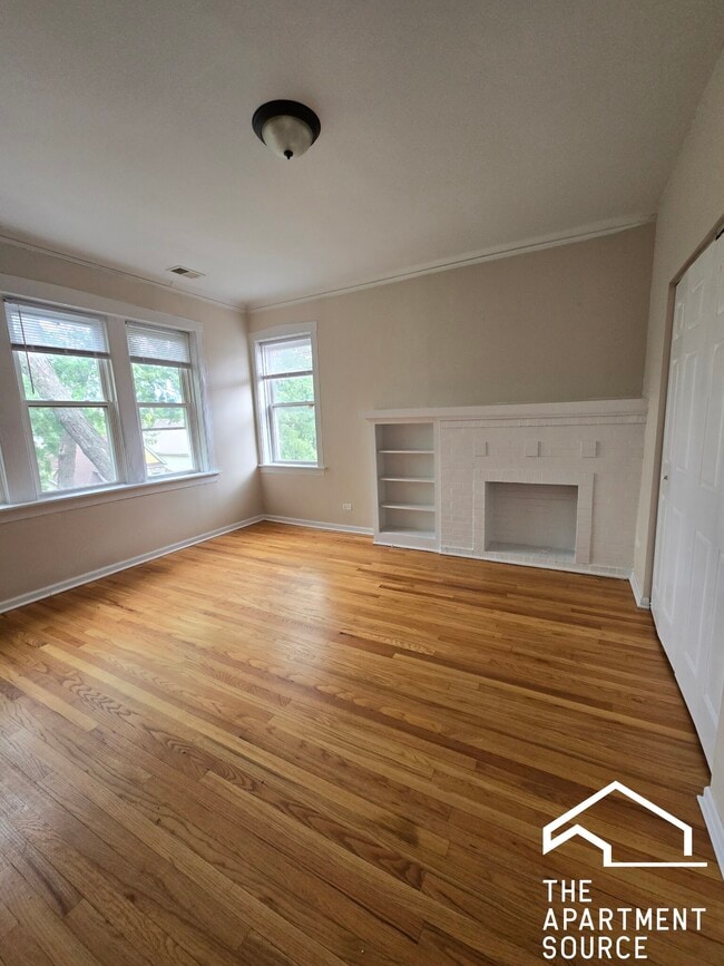 3747 W Sunnyside Ave in Chicago, IL - Building Photo - Building Photo