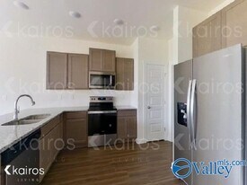 6407 Upchurch Dr in Huntsville, AL - Building Photo