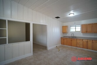 190 Price St in Bakersfield, CA - Building Photo - Building Photo