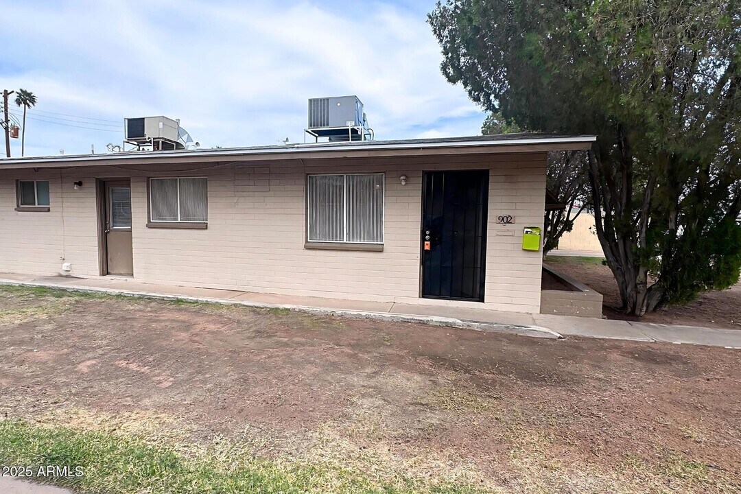 902 E 4th Pl in Mesa, AZ - Building Photo