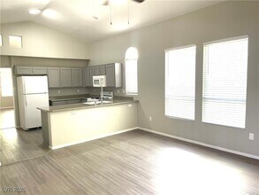 564 Pomerol Ave in Las Vegas, NV - Building Photo - Building Photo