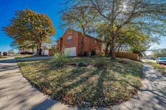 2001 Barton Springs Dr in Corinth, TX - Building Photo - Building Photo