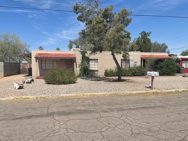 property at 3241 N Anderson Dr