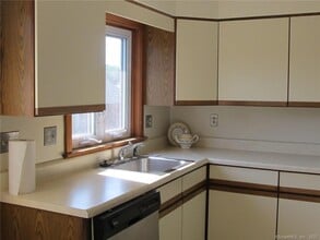 34 Brightwater Rd in East Lyme, CT - Building Photo - Building Photo