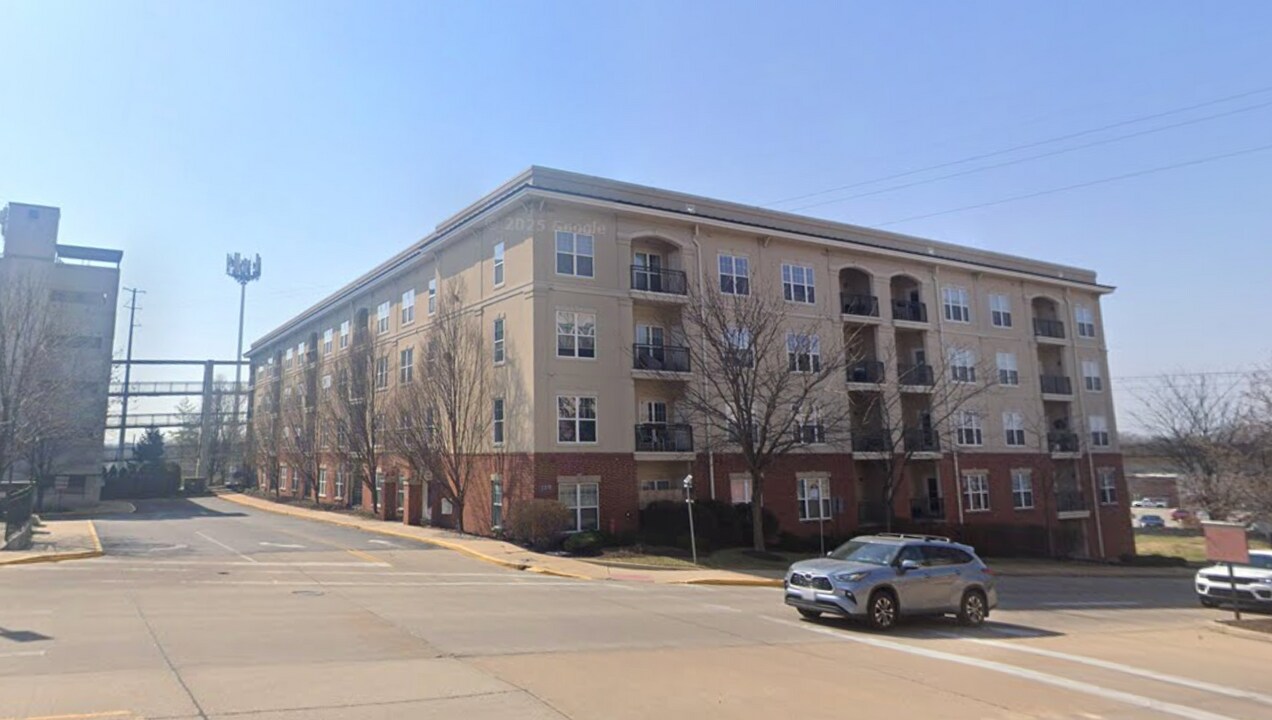 1270 Strassner Dr in St. Louis, MO - Building Photo