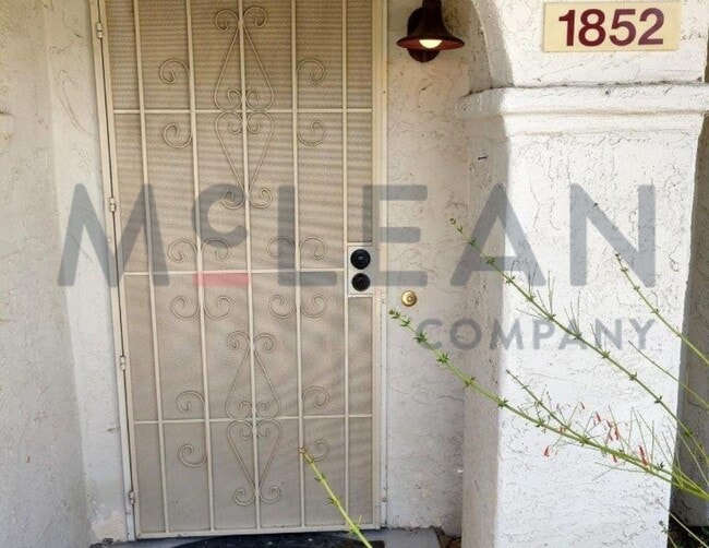 1852 N Mira Loma Way in Palm Springs, CA - Building Photo - Building Photo