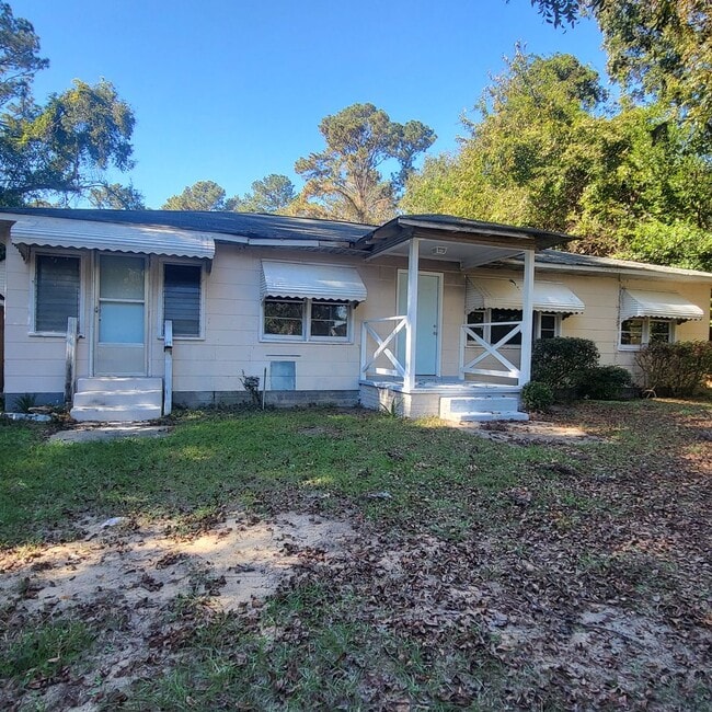 property at 112 Circle Dr