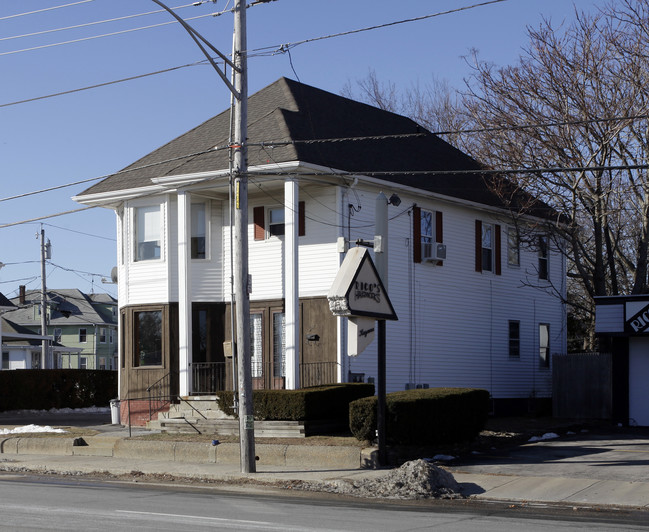 457 Reservoir Ave in Cranston, RI - Building Photo - Building Photo