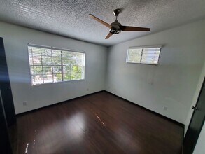 120 Sunflower Ave in McAllen, TX - Foto de edificio - Building Photo