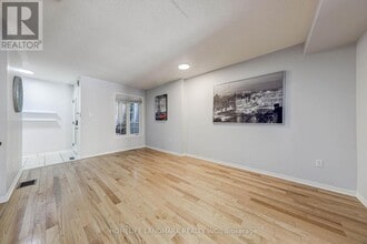 38 Sloan Dr in Milton, ON - Building Photo - Building Photo