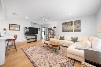 3402 Dolphin Dr in Austin, TX - Building Photo - Building Photo