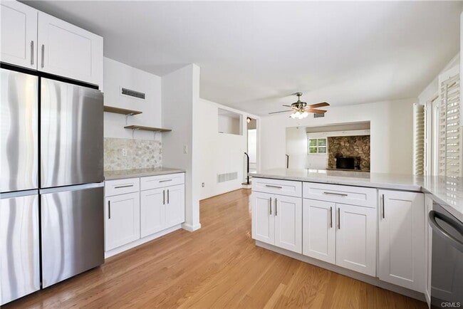 23416 Community St in Los Angeles, CA - Building Photo - Building Photo