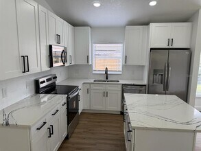 9743 Hollyhill Dr in Orlando, FL - Building Photo - Building Photo