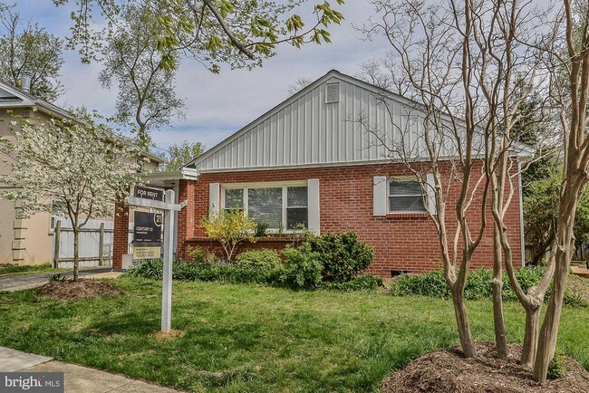305 S Fenwick St in Arlington, VA - Building Photo - Building Photo