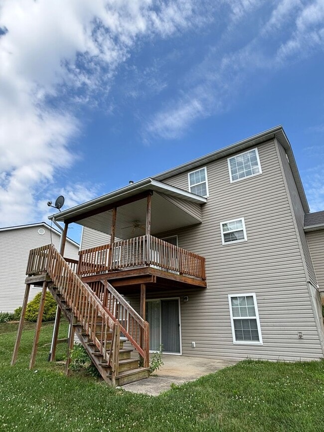 423 Larway Dr in Shiloh, IL - Building Photo - Building Photo