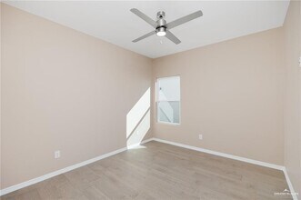 914 N Spruce St in Edinburg, TX - Building Photo - Building Photo