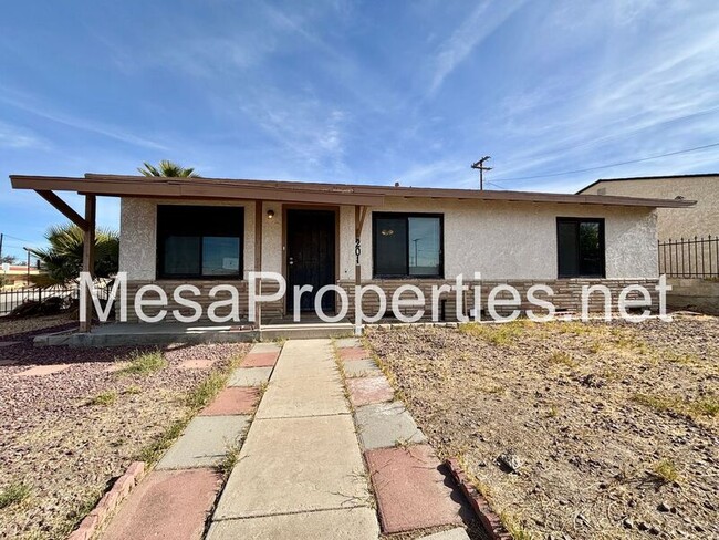 201 Muriel Dr in Barstow, CA - Building Photo - Building Photo