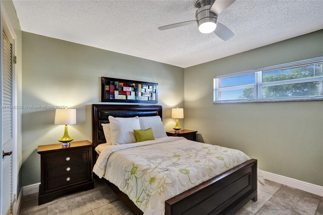 400 S Hollybrook Dr in Pembroke Pines, FL - Building Photo