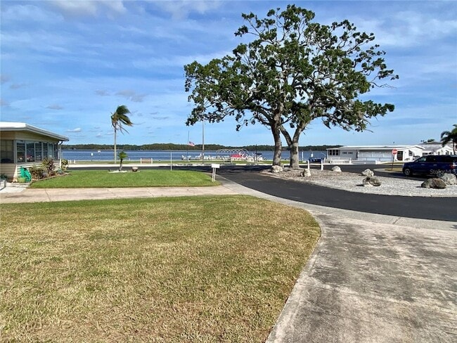 274 Beach Ct in Palm Harbor, FL - Building Photo - Building Photo